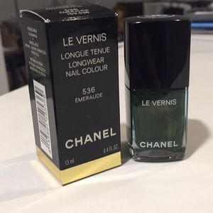 Chanel longwear nail color 536 emeraude LE VERNIS